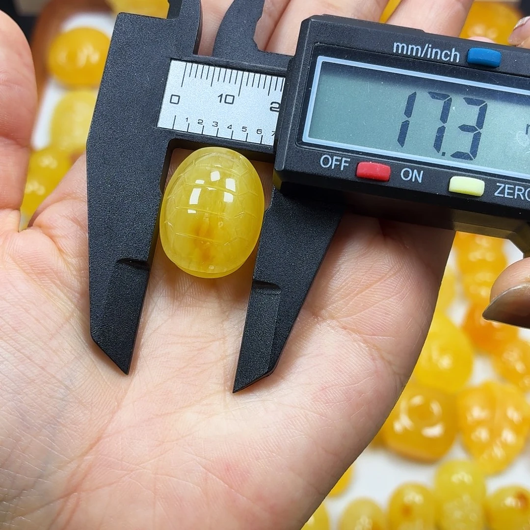 琥珀未镶嵌颈饰焦皮浓蜡妖花富甲打孔不退不换