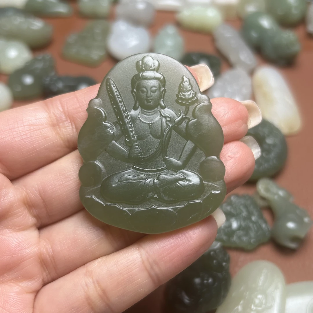 精品和田玉小挂件