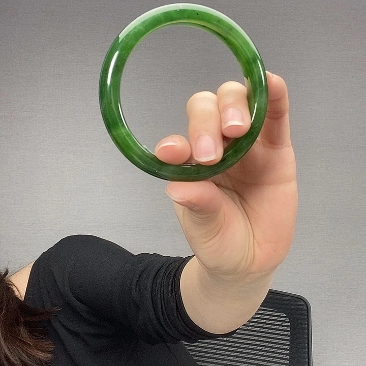 锁****和田玉未镶嵌手镯