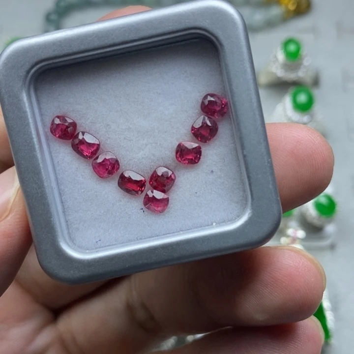 未镶嵌艳红定制尖晶石