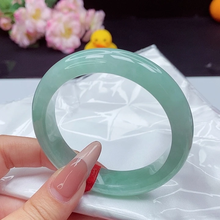 翡翠手镯未镶嵌54圈