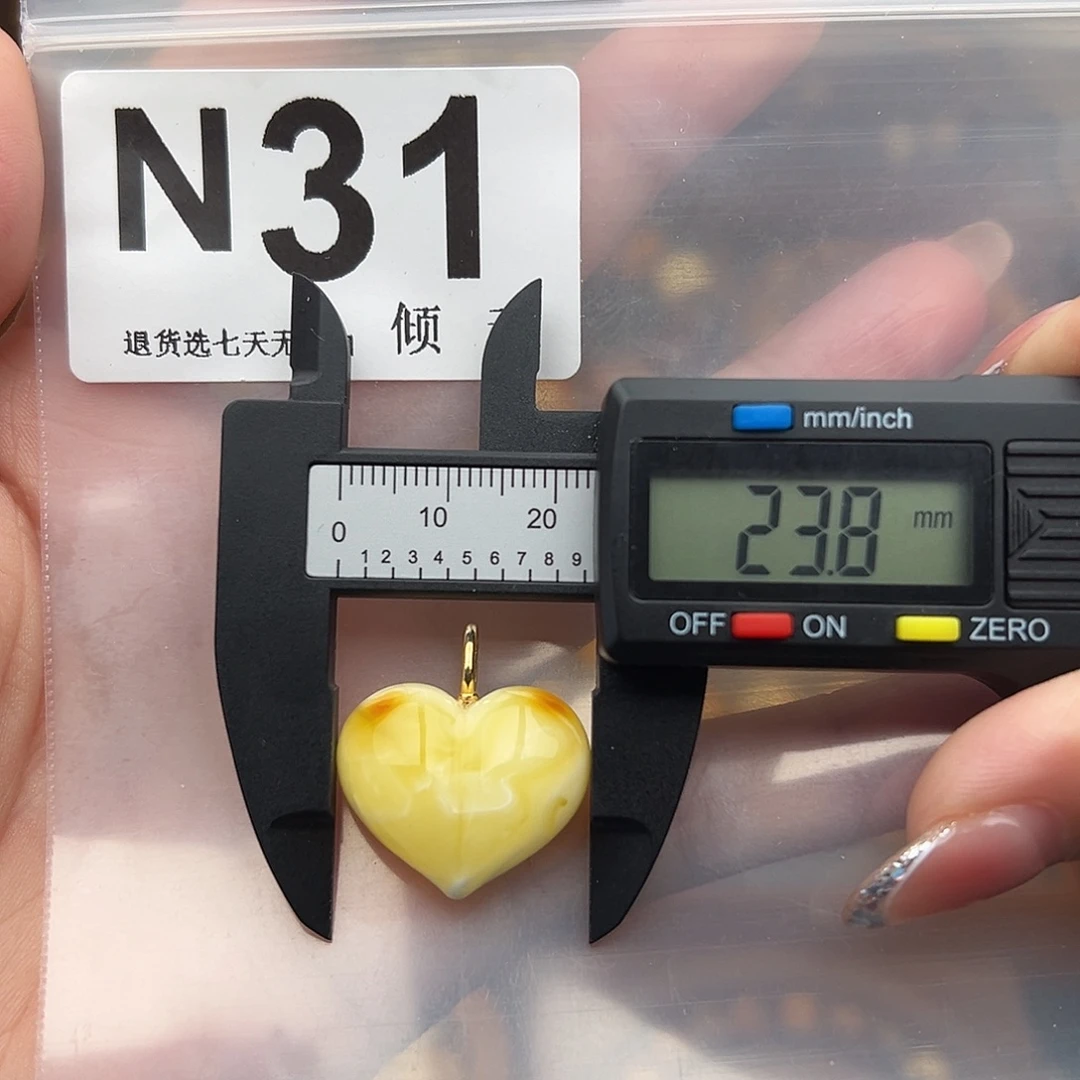 琥珀未镶嵌裸石屁桃