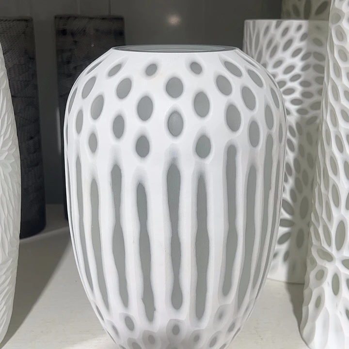 琉璃手工艺品白瓷磨刻花瓶花器高28口8