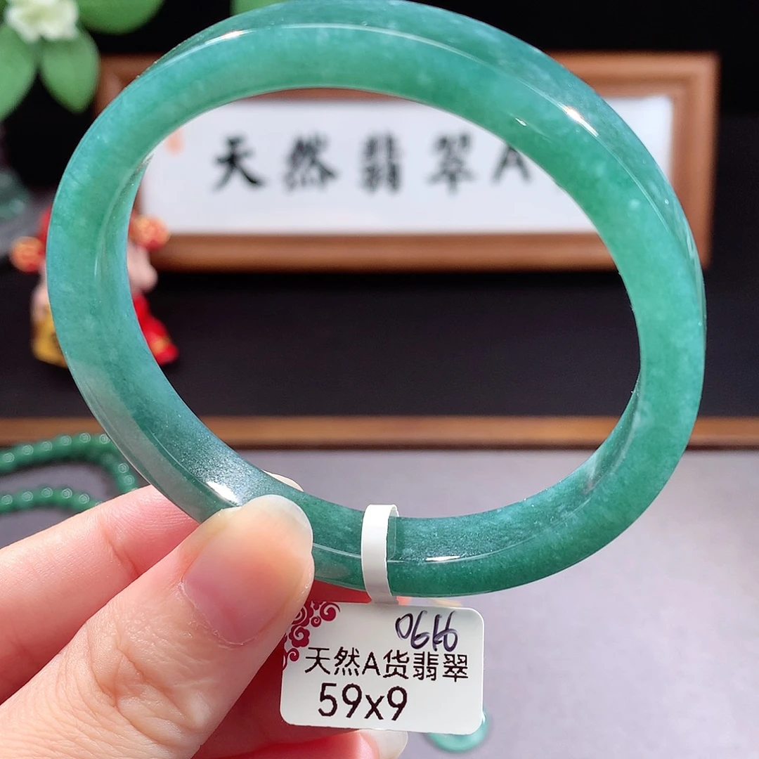 未镶嵌手镯（圆镯）翡翠