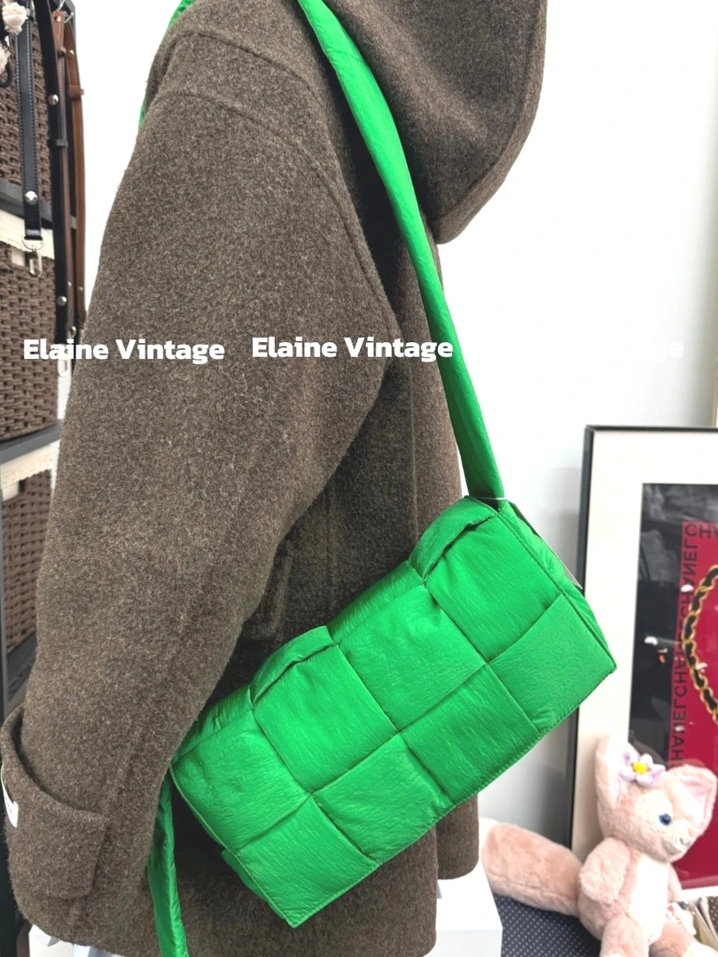 99新 BOTTEGA VENETA/葆蝶家 鹦鹉绿编织尼龙枕头包 (29cm)/Y498