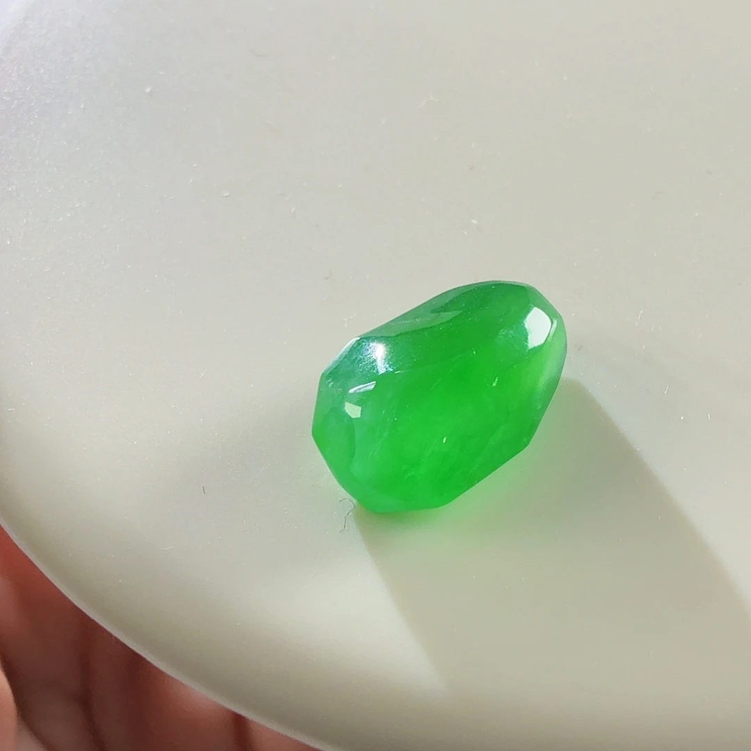 翡翠未镶嵌颈饰冰阳绿随行