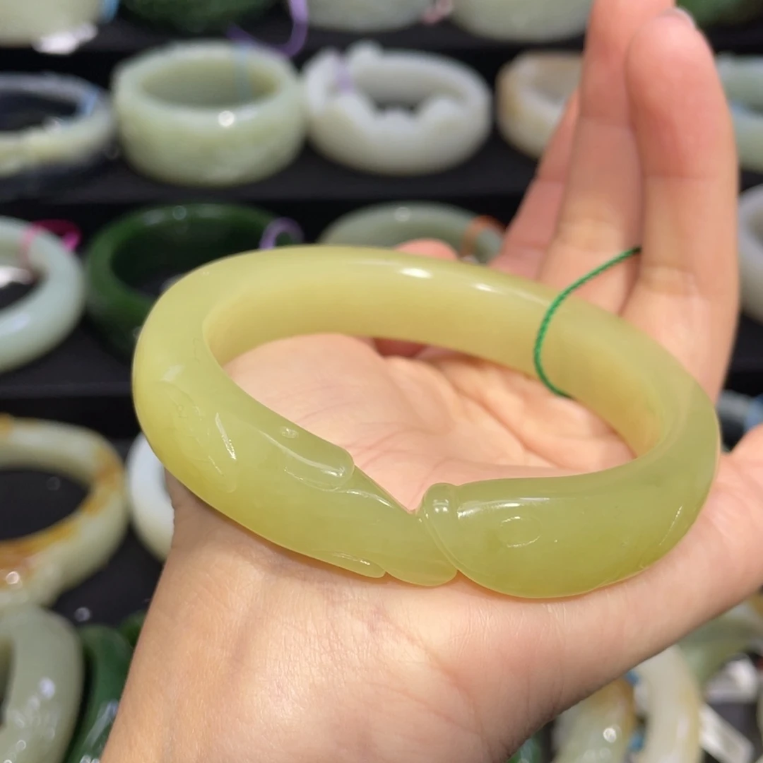 未镶嵌手镯和田玉61 。 圈口63