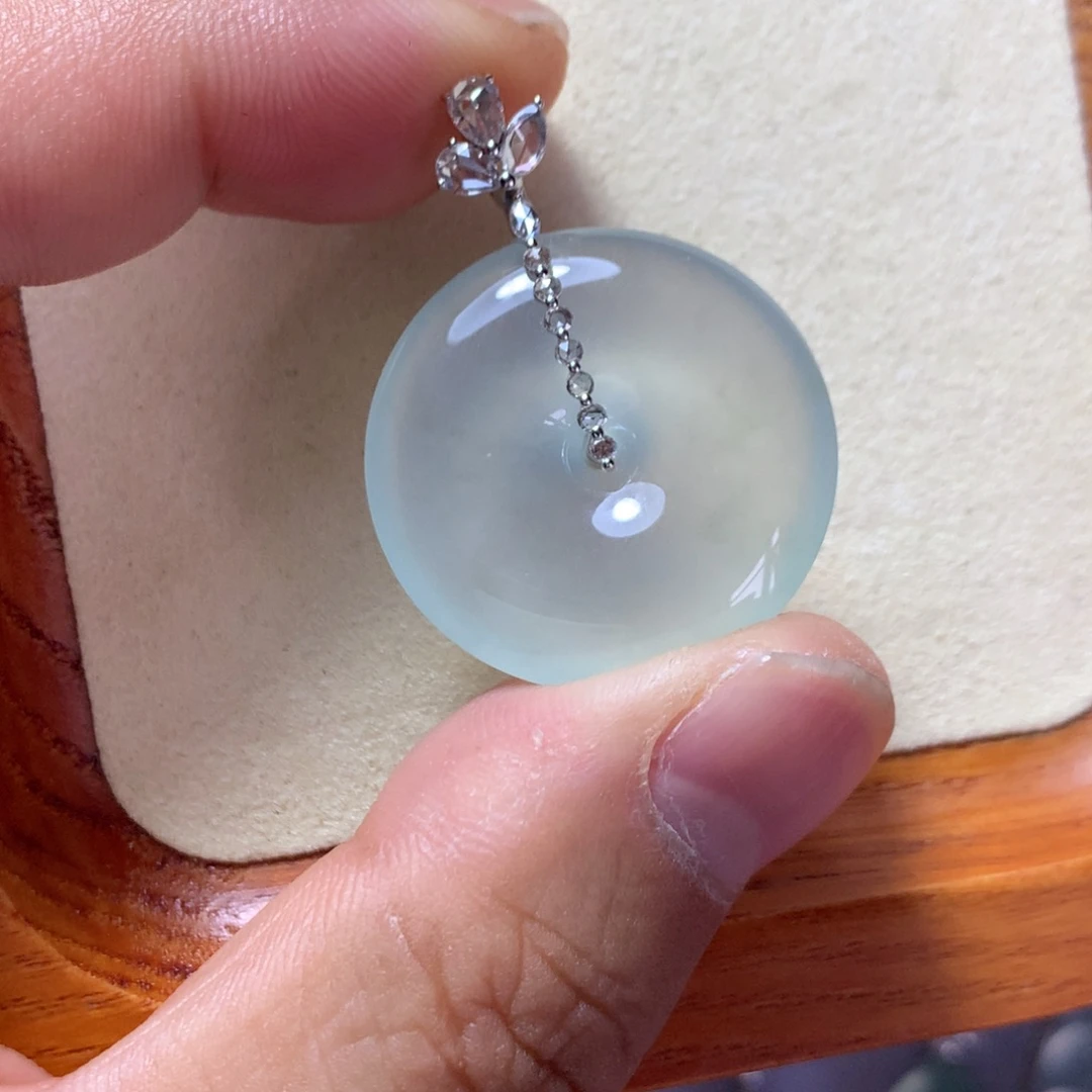 翡翠未镶嵌颈饰平安扣