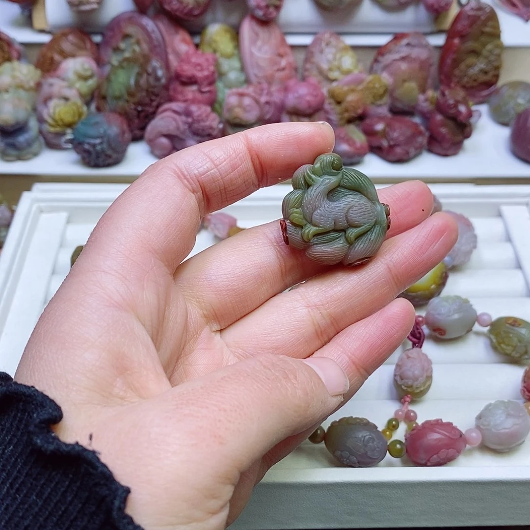 玛瑙/玉髓盐源玛瑙吊坠未镶嵌