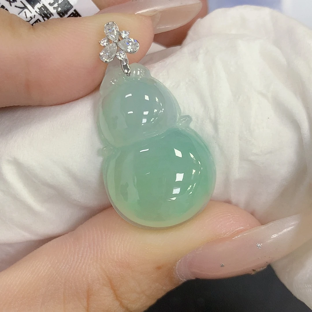 颈饰18K金镶嵌翡翠