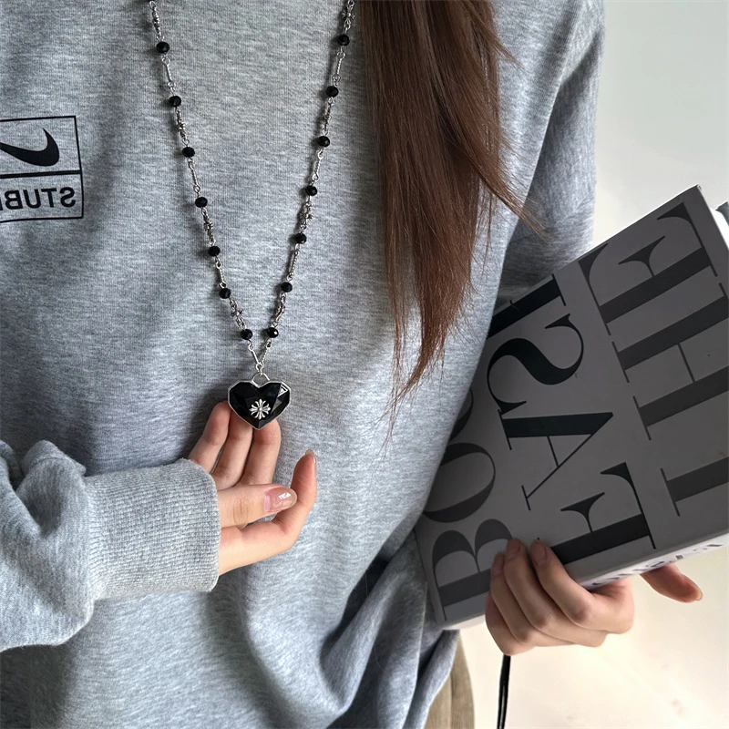 合金亚克力项链 X6139-1复古黑色爱心十字架项链时尚百搭小众长款