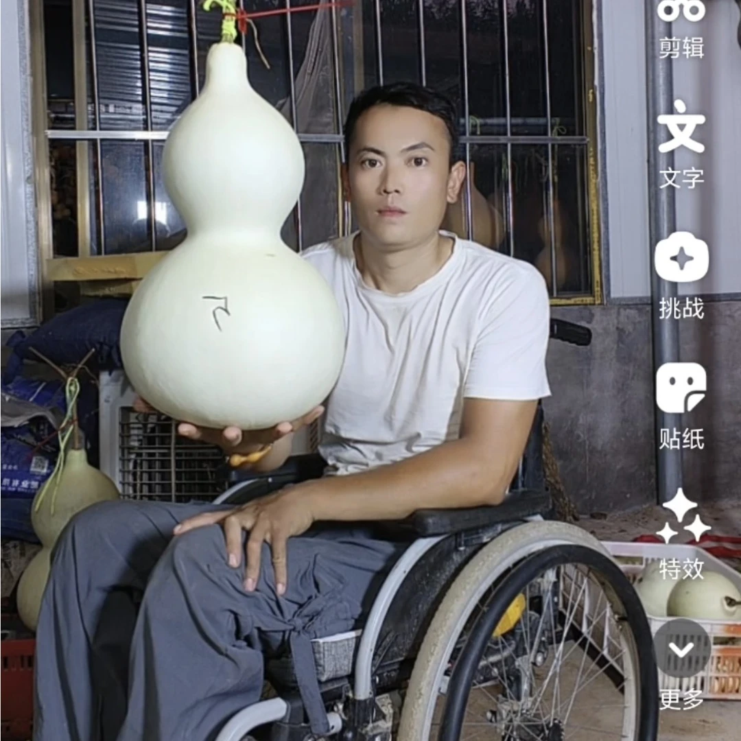 客厅招财家居精品带龙头