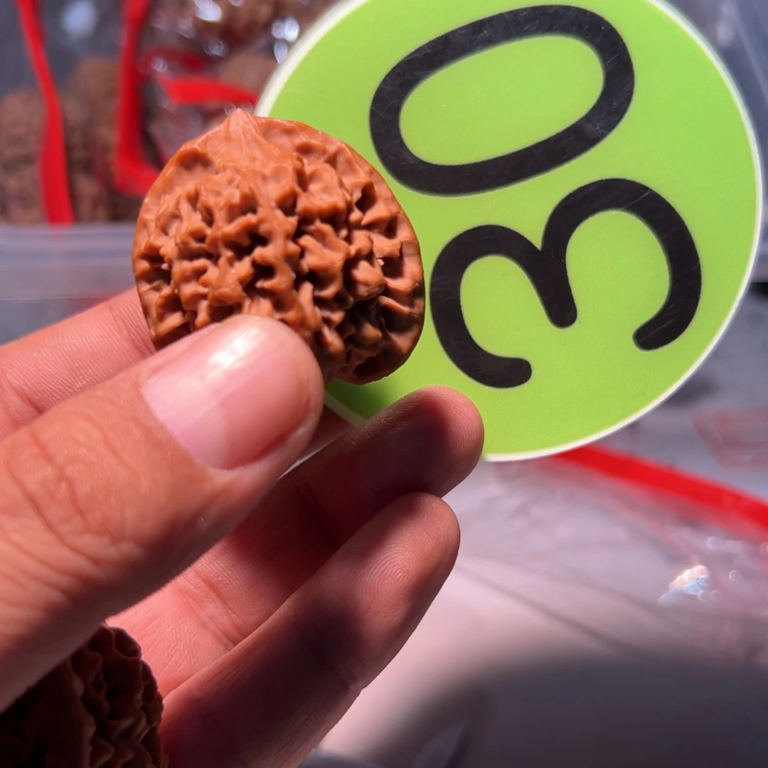 宇***羽文玩核桃，绿色30号