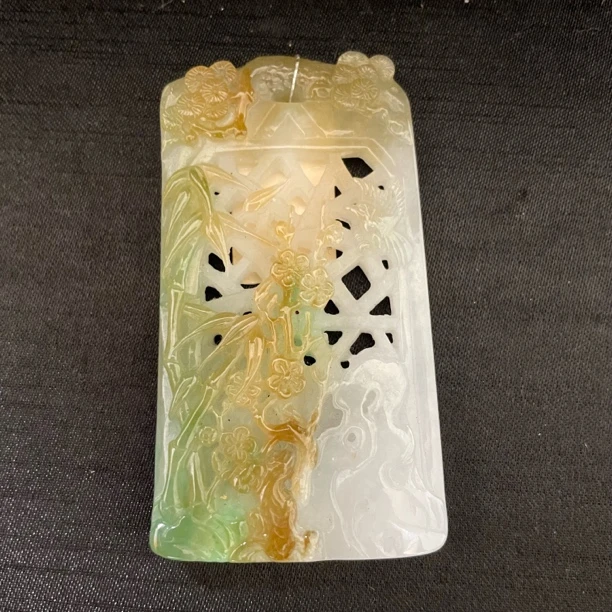 缅甸翡翠防护牌挂件