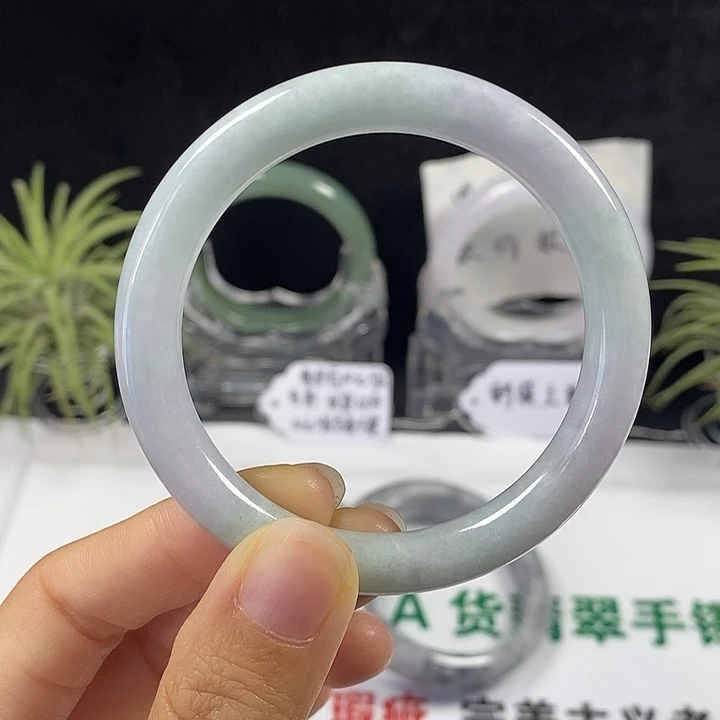 未镶嵌手镯翡翠31号。 52圈