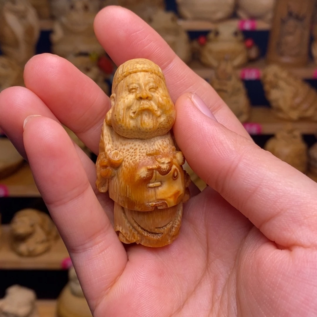 竹地主竹雕手把件