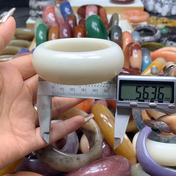 未镶嵌手镯石英质玉