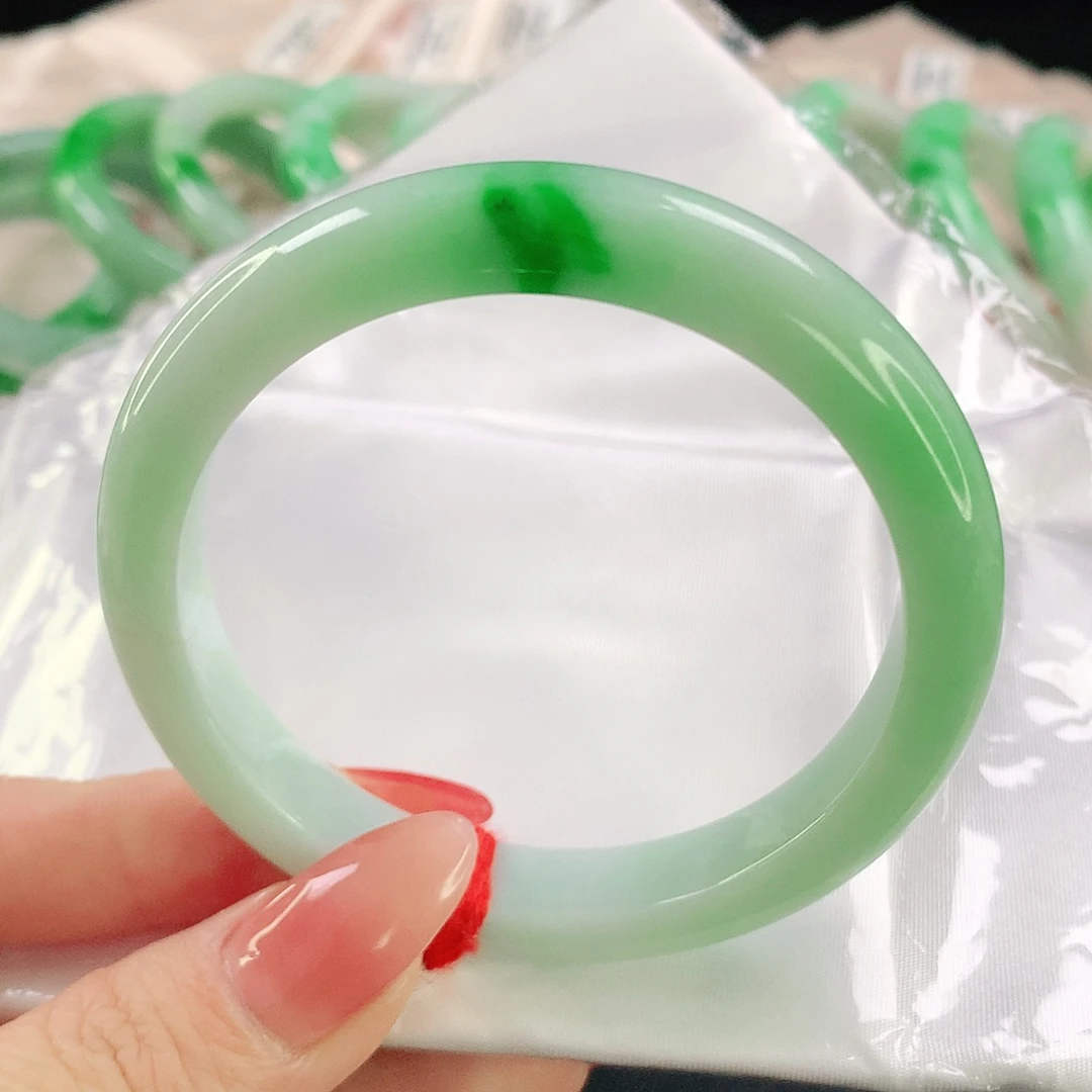 翡翠手镯未镶嵌535翡翠