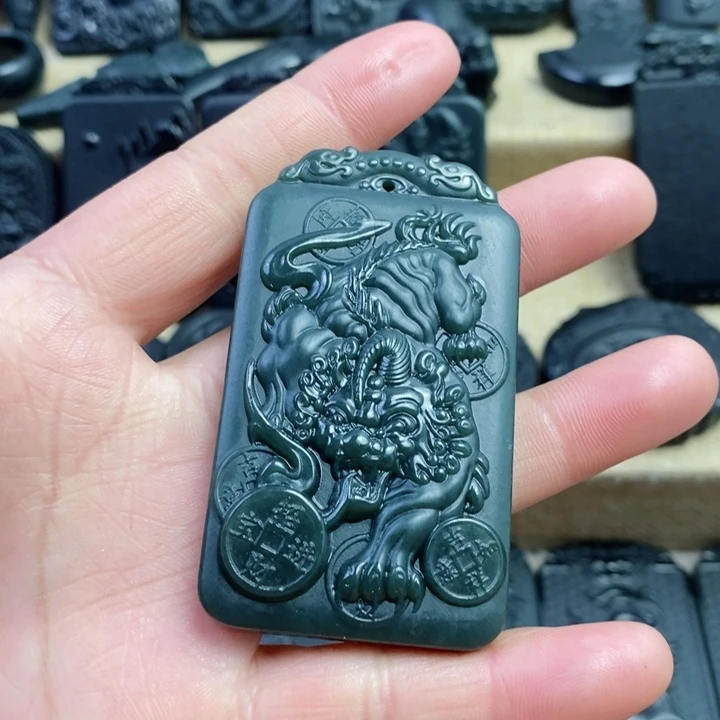 和田玉（青玉）颈饰未镶嵌双面雕刻