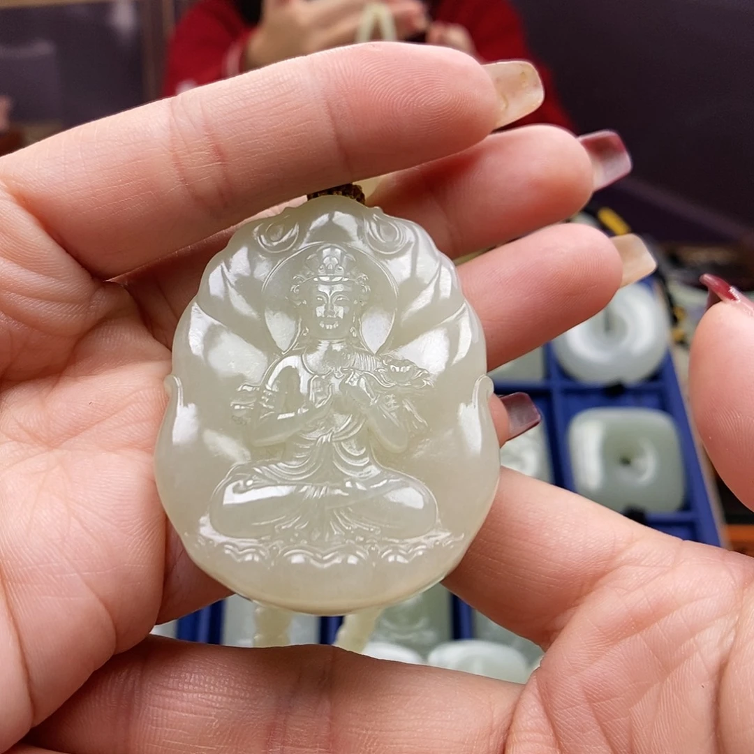 和田玉颈饰未镶嵌笑**梦