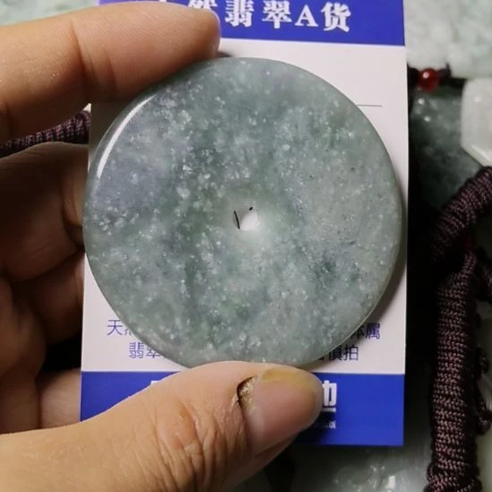 翡翠未镶嵌颈饰挂件