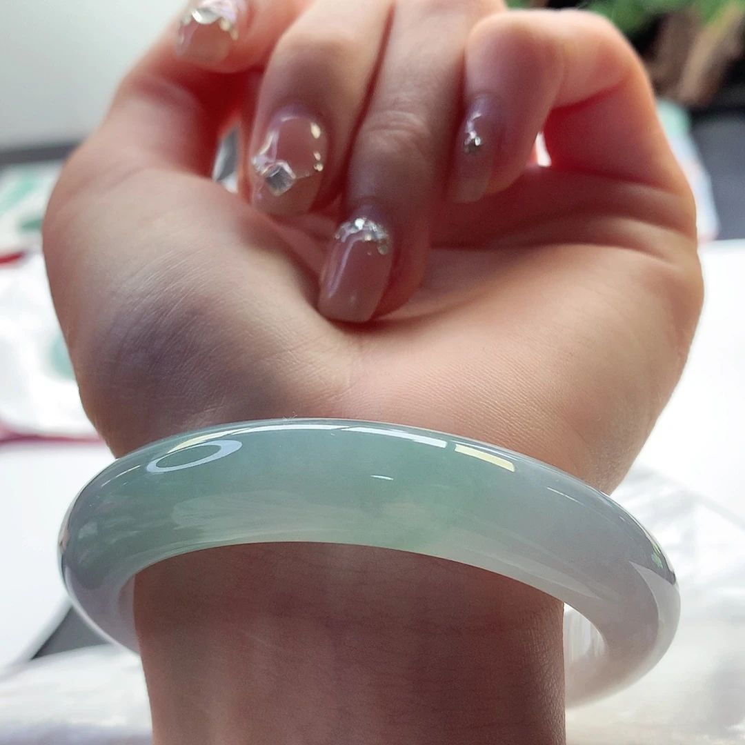 翡翠手镯未镶嵌天然翡翠55-56晴蓝水渐变色