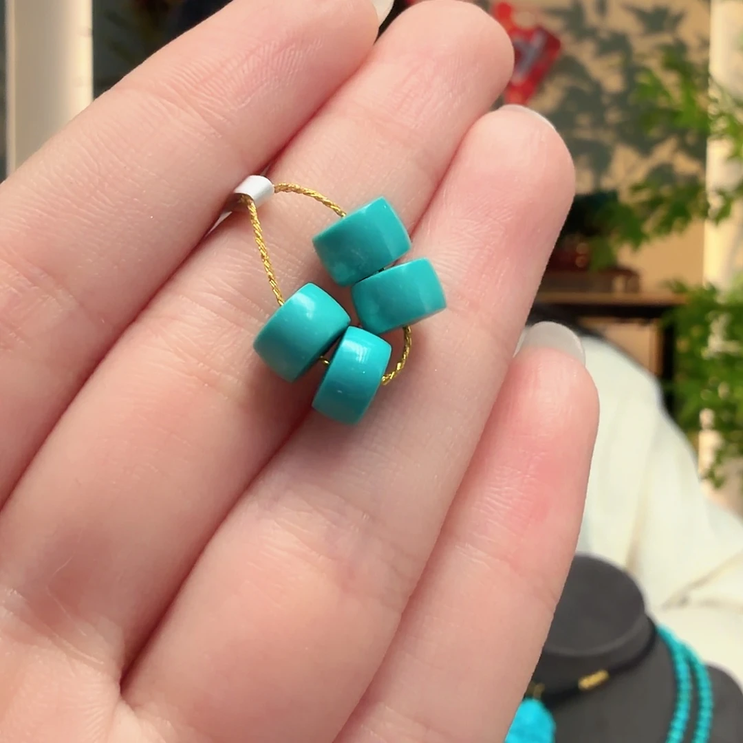 绿松石未镶嵌颈饰