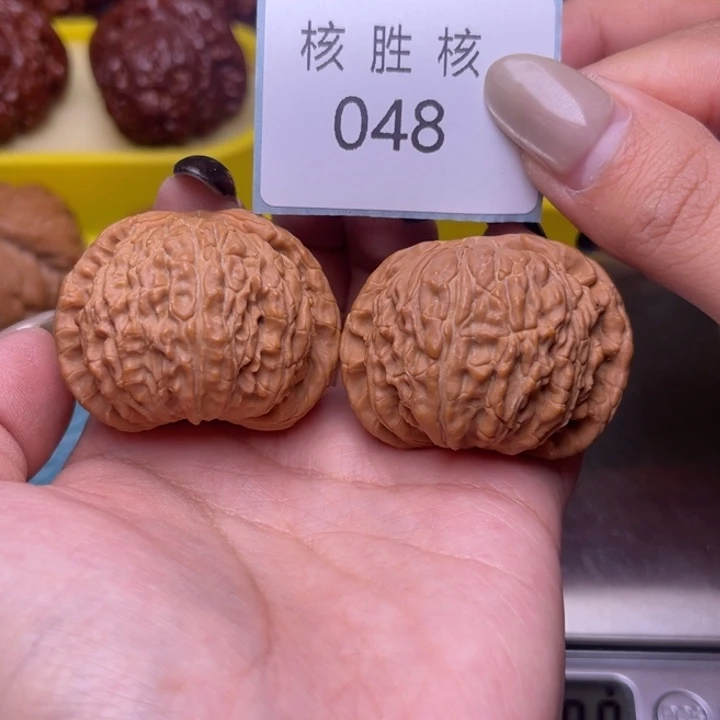 文玩核桃把件闷白40.048