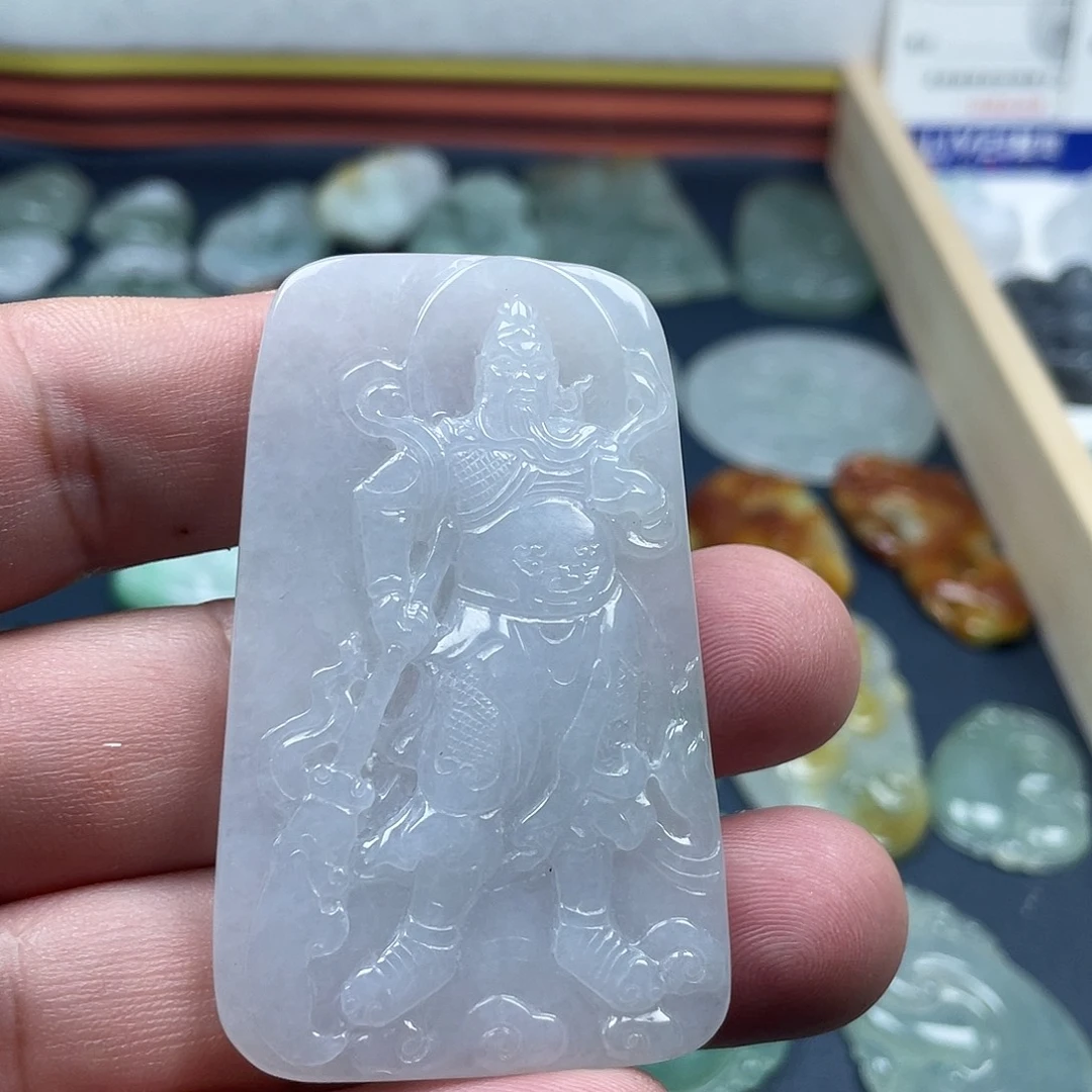 翡翠未镶嵌颈饰关公