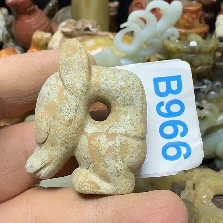 透闪石-蛇纹石玉未镶嵌颈饰