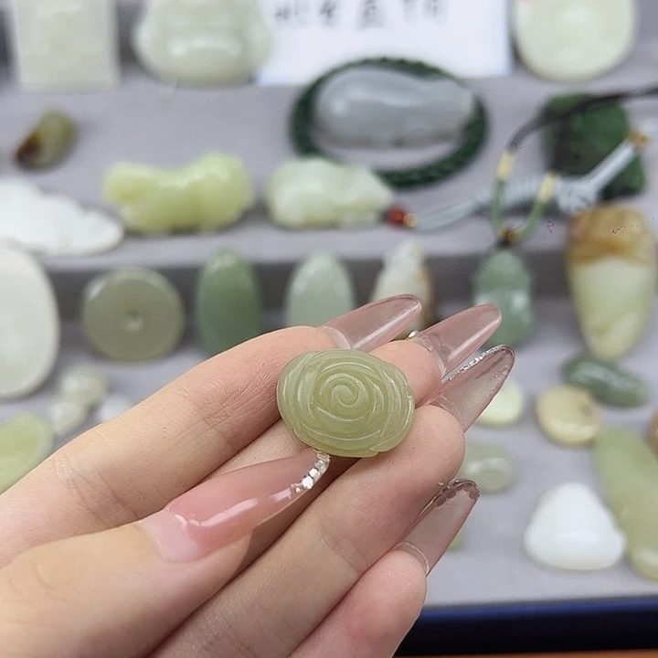 颈饰未镶嵌和田玉