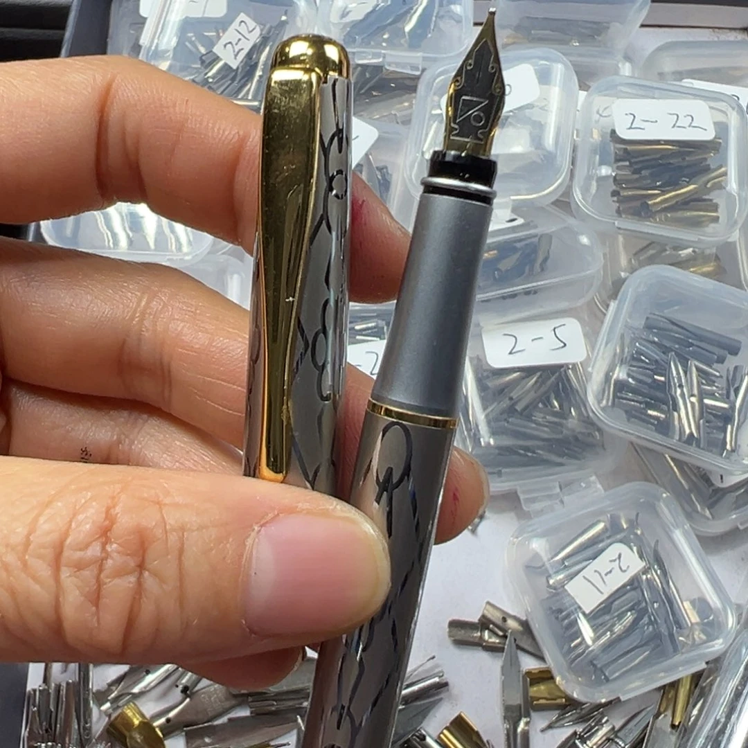 便携式富利文2001浅金色异形笔尖0.5可用墨囊