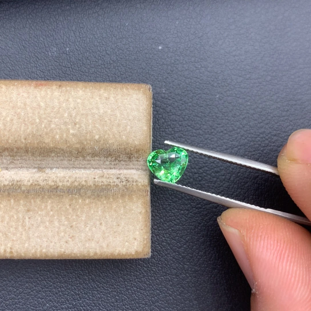 未镶嵌裸石石榴石1..11ct
