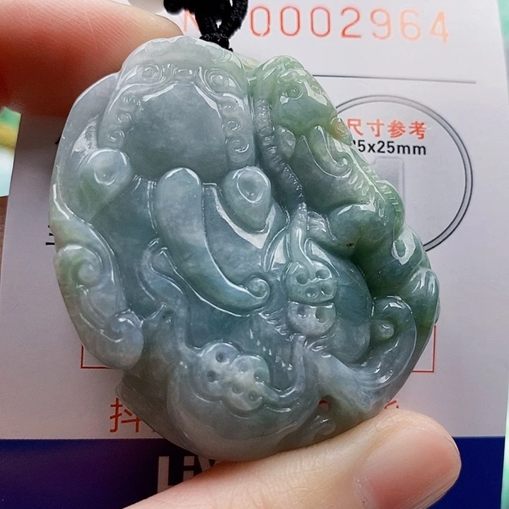 吊坠(不含链)未镶嵌翡翠