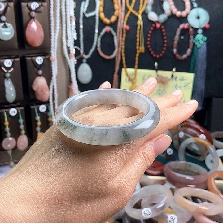 拾***℡石英质玉手镯未镶嵌