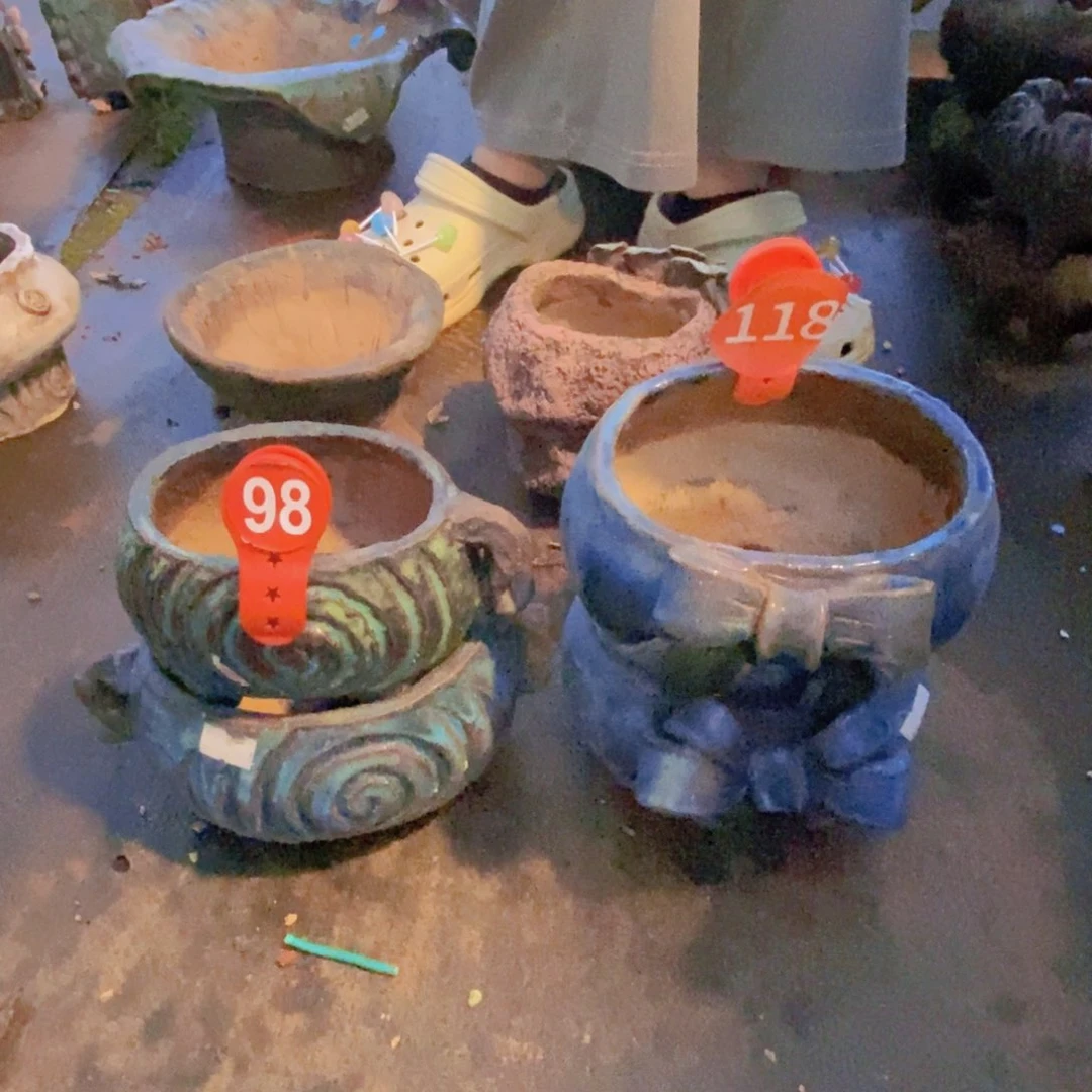 运***饰花盆两个吧。