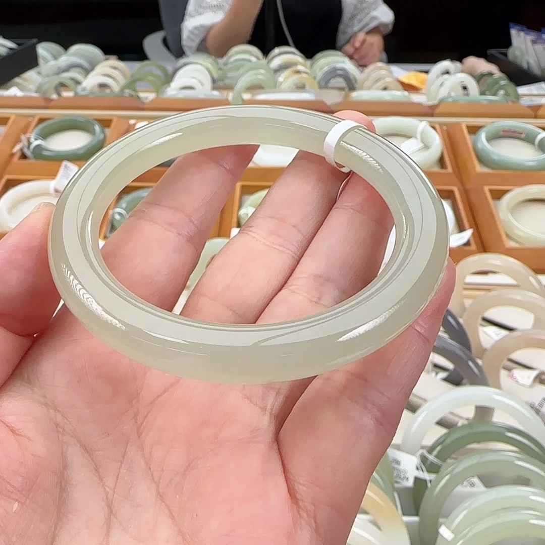 未镶嵌手镯和田玉起猫毕业级56.57