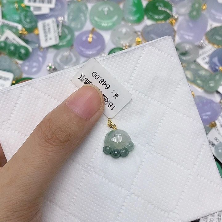 颈饰18K金镶嵌翡翠