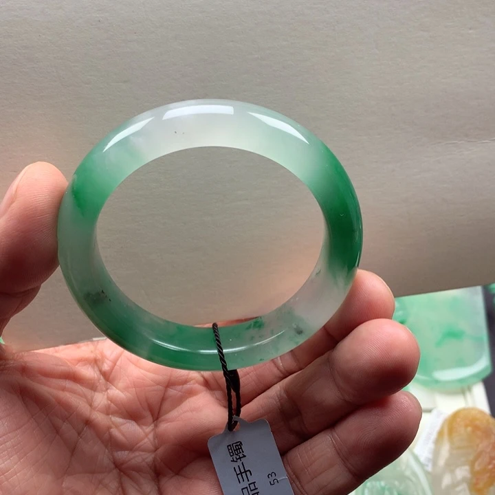 石英质玉未镶嵌手镯