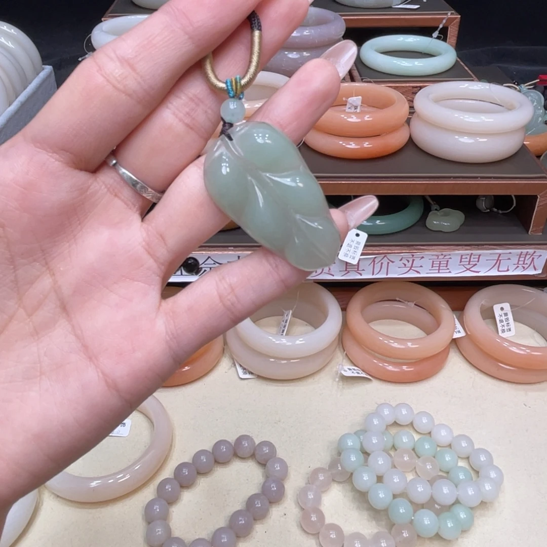 未镶嵌手镯石英质玉