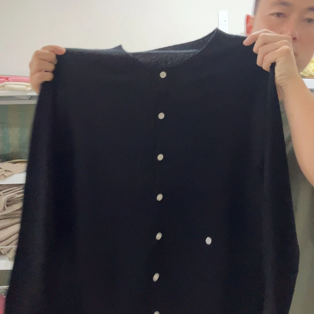 黑色纯毛一线圆领开衫大码