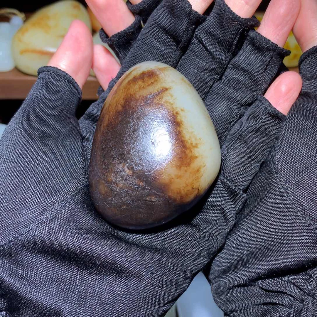 宫***斋和田玉未镶嵌颈饰