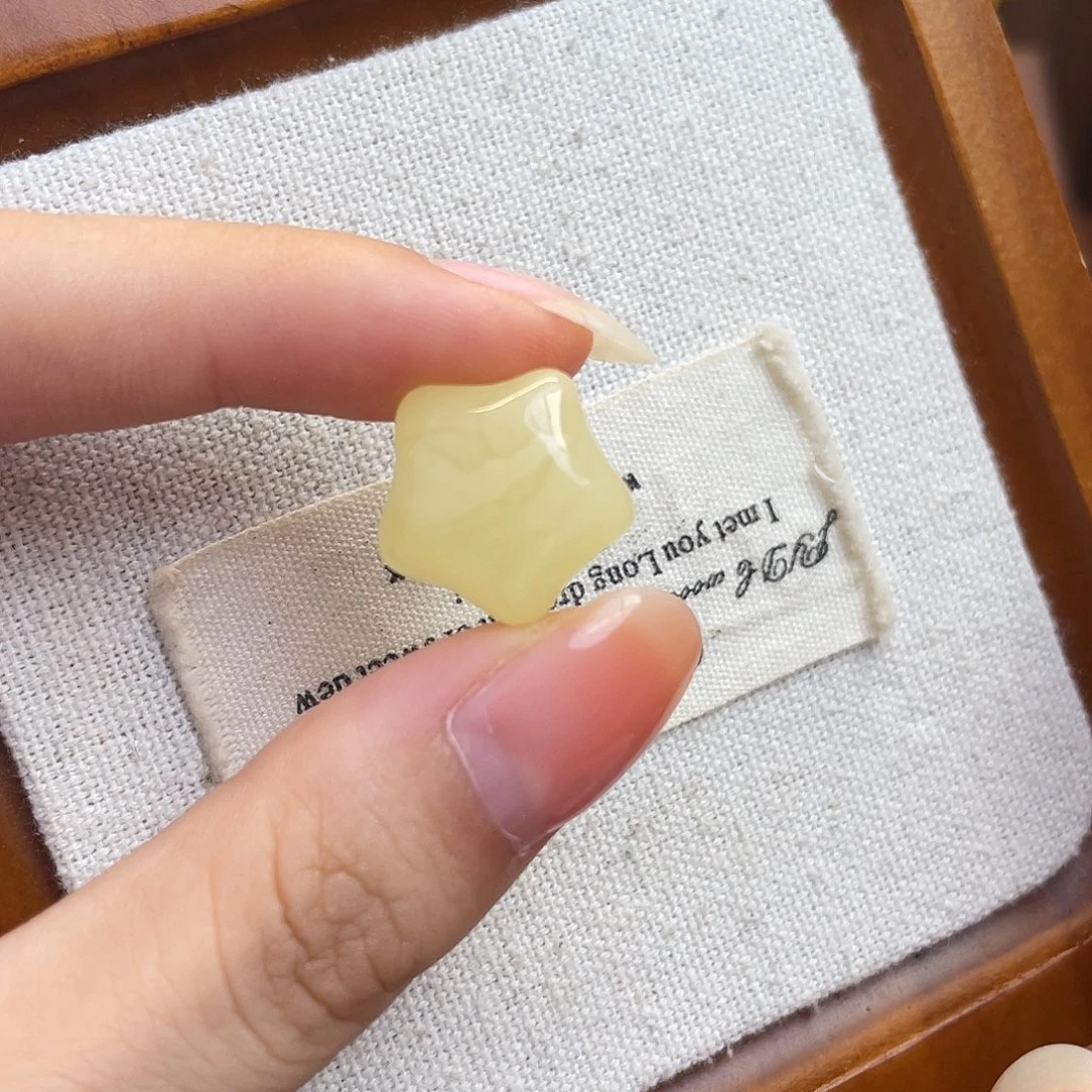 裸石琥珀未镶嵌星星