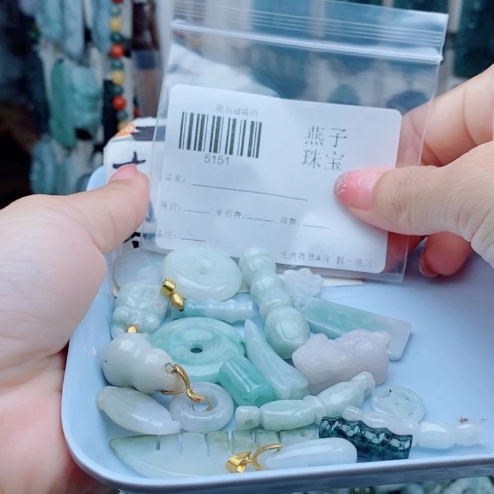 翡翠未镶嵌颈饰翡翠