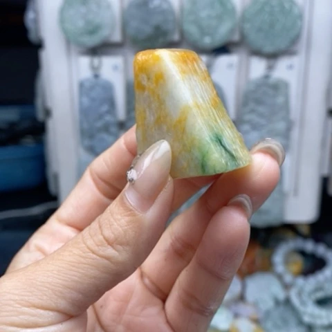 翡翠颈饰未镶嵌翡翠