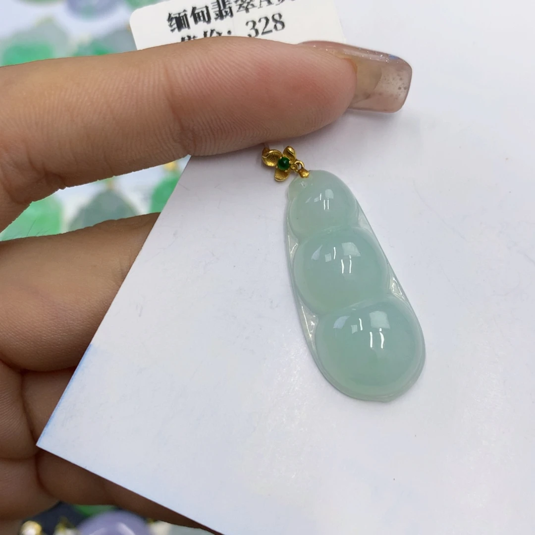 翡翠18K金镶嵌颈饰翡翠