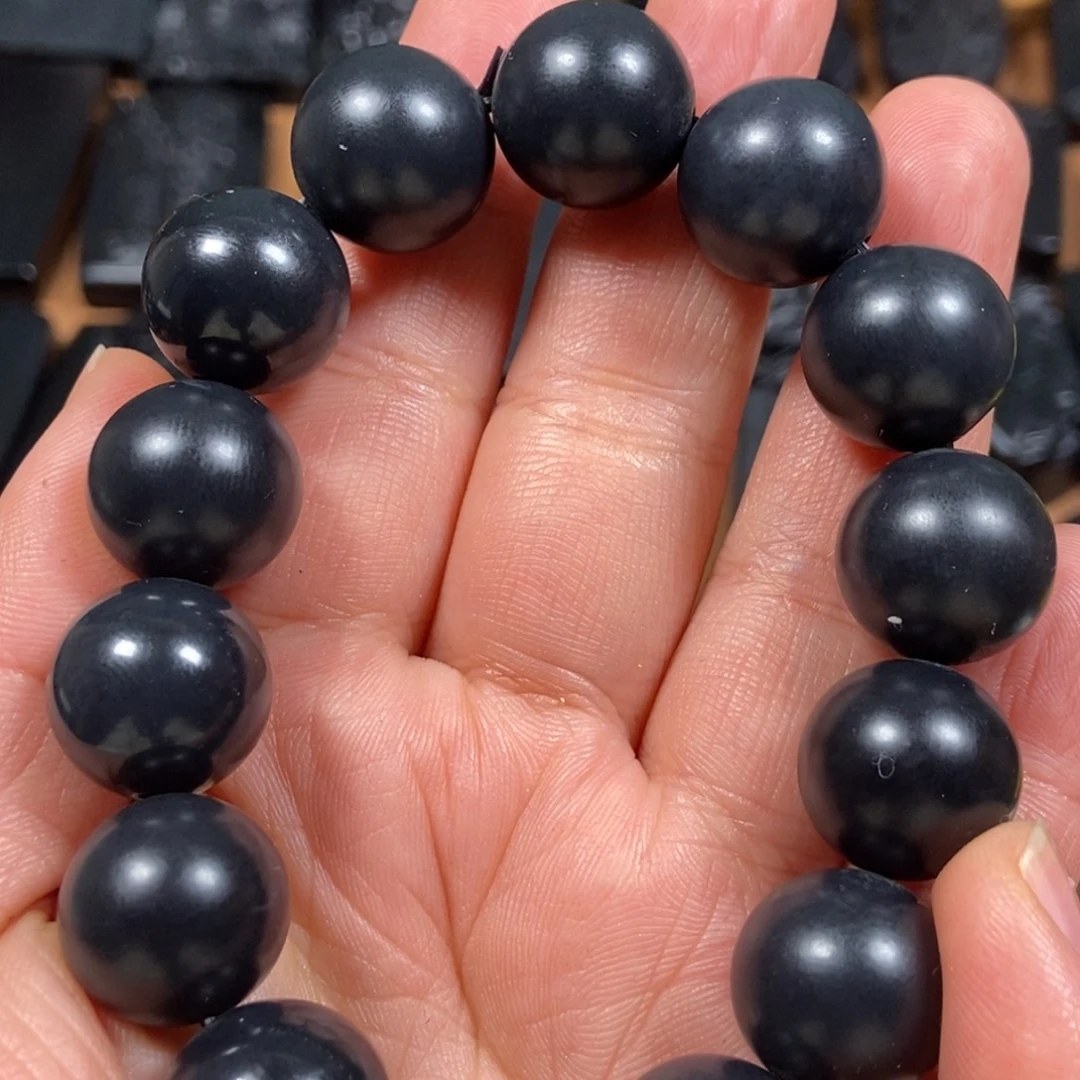 和田玉（墨玉）未镶嵌颈饰