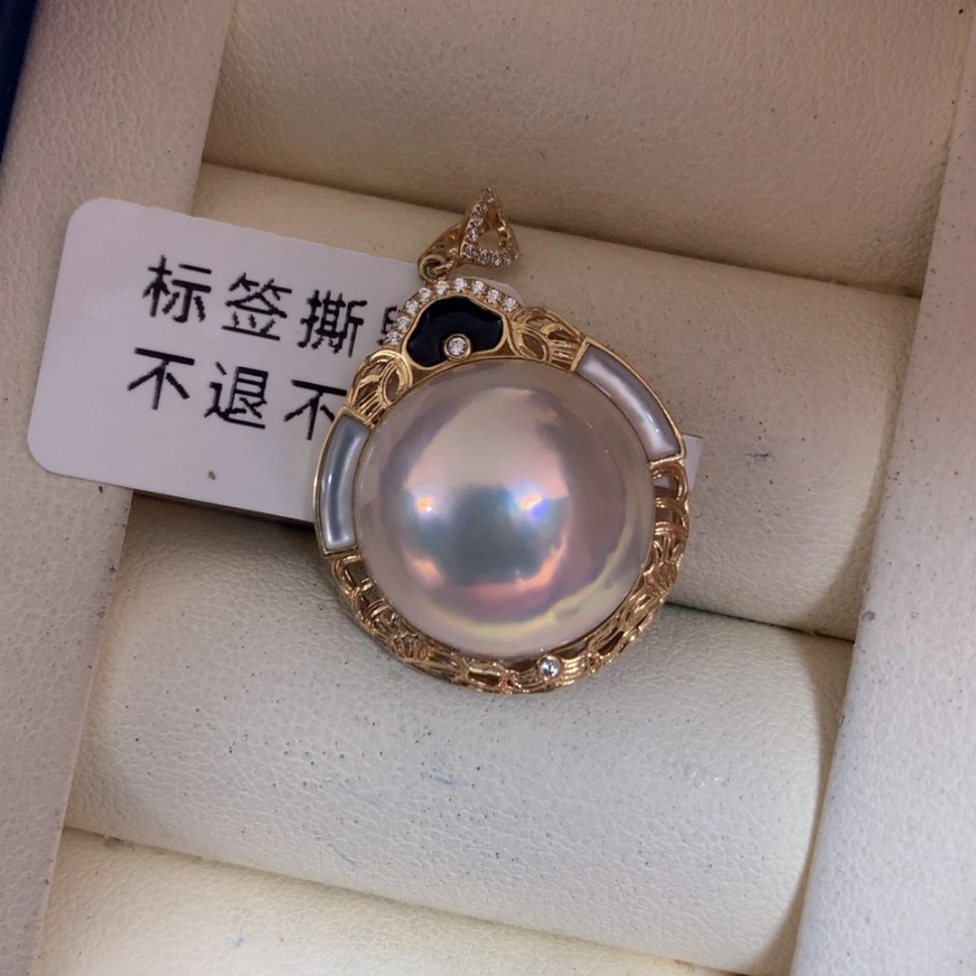 拼合珍珠（马贝珠）颈饰18K金镶嵌