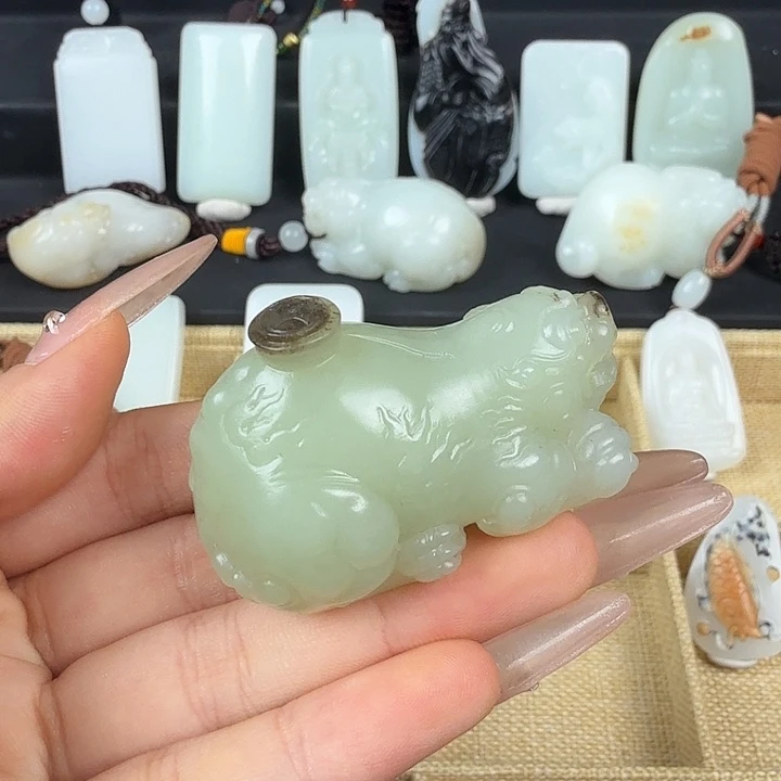 和田玉未镶嵌颈饰