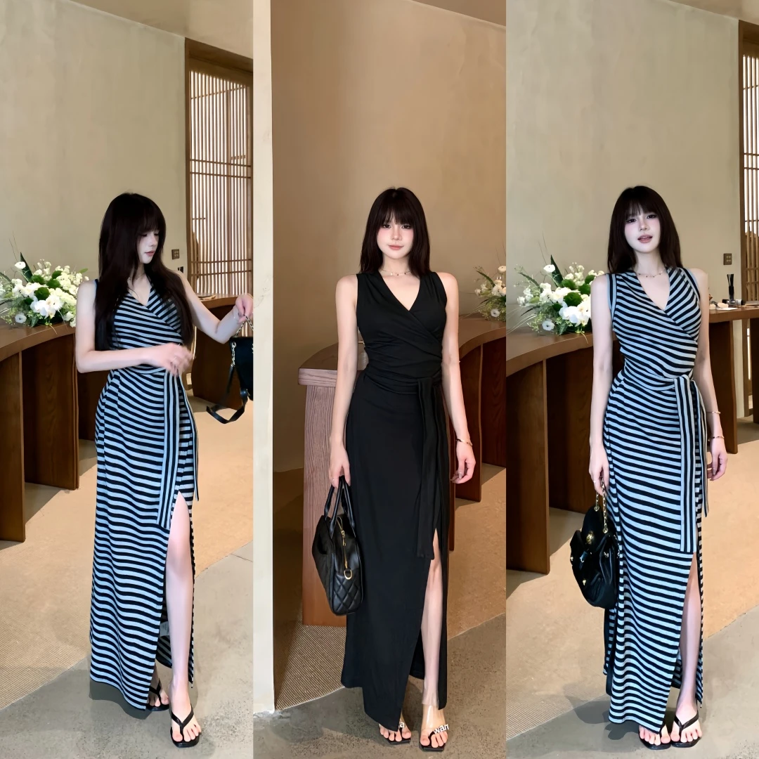 轻奢赫本风小黑裙V领条纹连衣裙女夏季纯欲性感收腰开叉挂脖长裙
